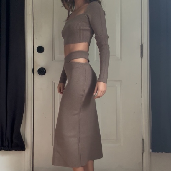 Ribbed Taupe Cut Out Skirt set - Picture 4 of 11